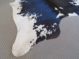 
            
                Load image into Gallery viewer, Large Cowhide - Brown + White
            
        
