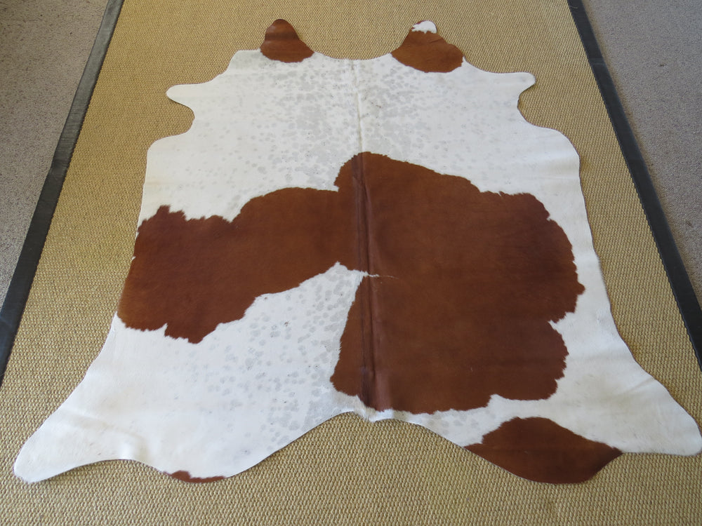 
            
                Load image into Gallery viewer, Cowhide Medium  - Ayrshire
            
        