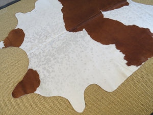 
            
                Load image into Gallery viewer, Cowhide Medium  - Ayrshire
            
        