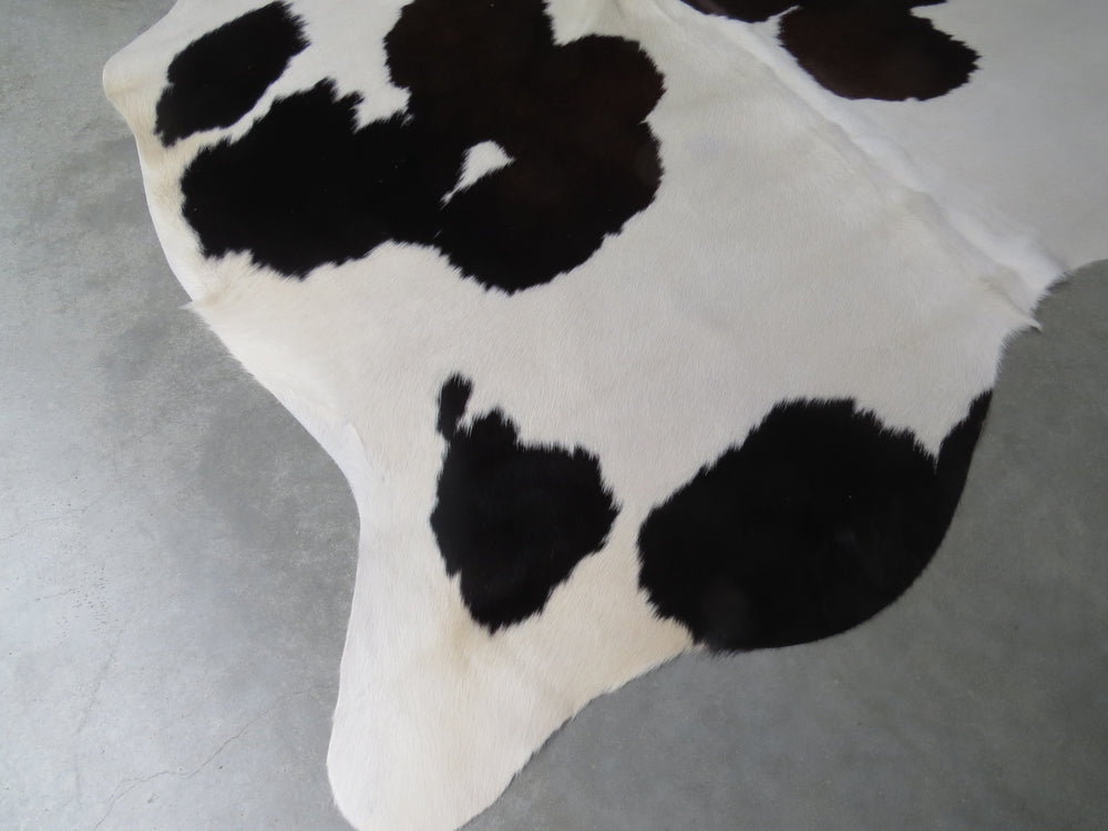 Cowhide Medium SKU 252 - Black, Chocolate & White