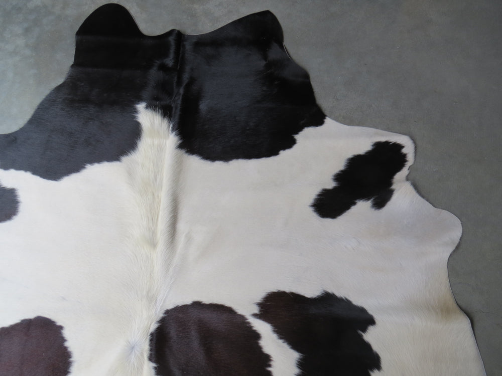 Cowhide Medium SKU 252 - Black, Chocolate & White