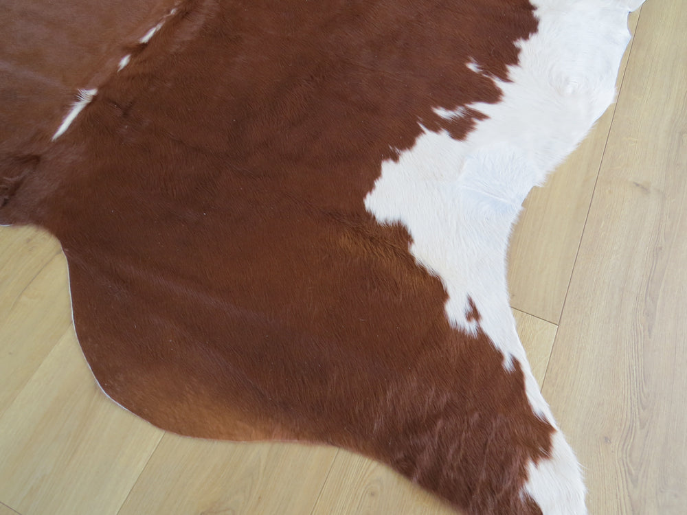 Large Cowhide - Hereford - SKU 9258