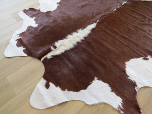 Large Cowhide - Hereford - SKU 9258