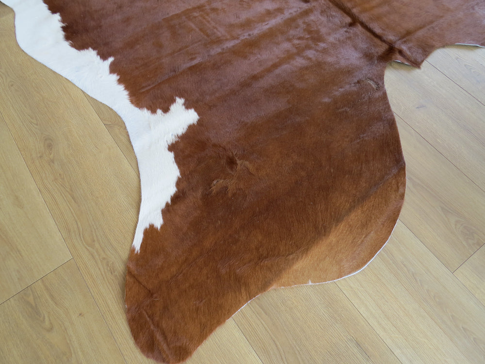 Large Cowhide - Hereford - SKU 9201