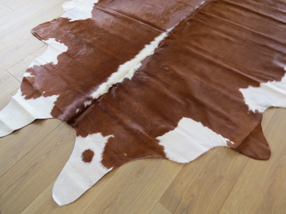 Large Cowhide - Hereford - SKU 9201