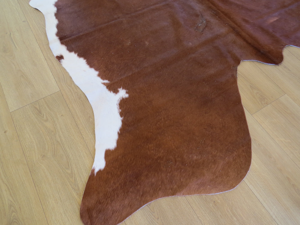 Large Cowhide - Hereford - SKU 9726