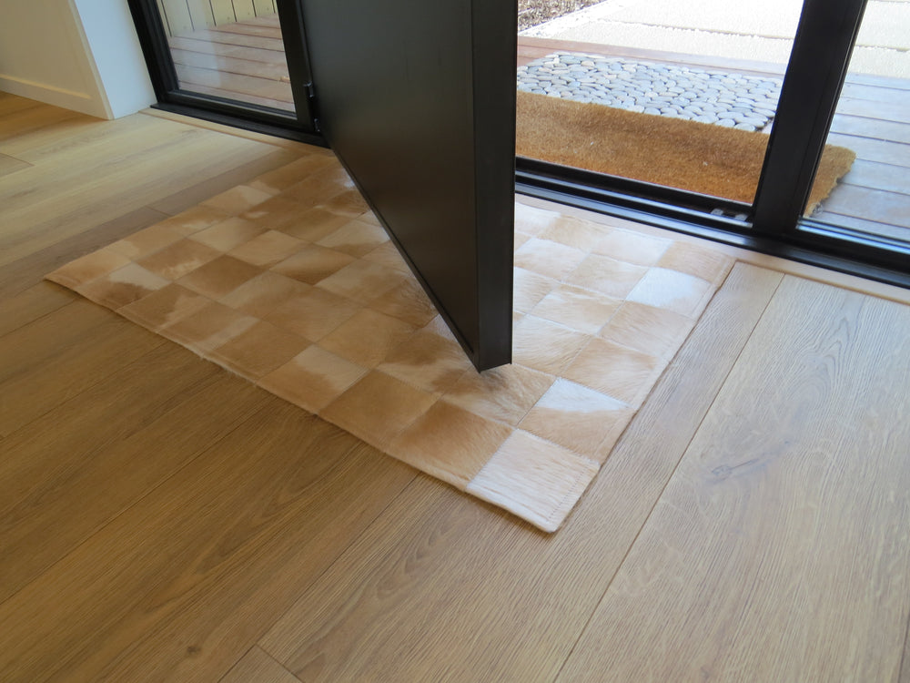 Indoor Patchwork Cowhide Doormat Rug – Soft Tan + White
