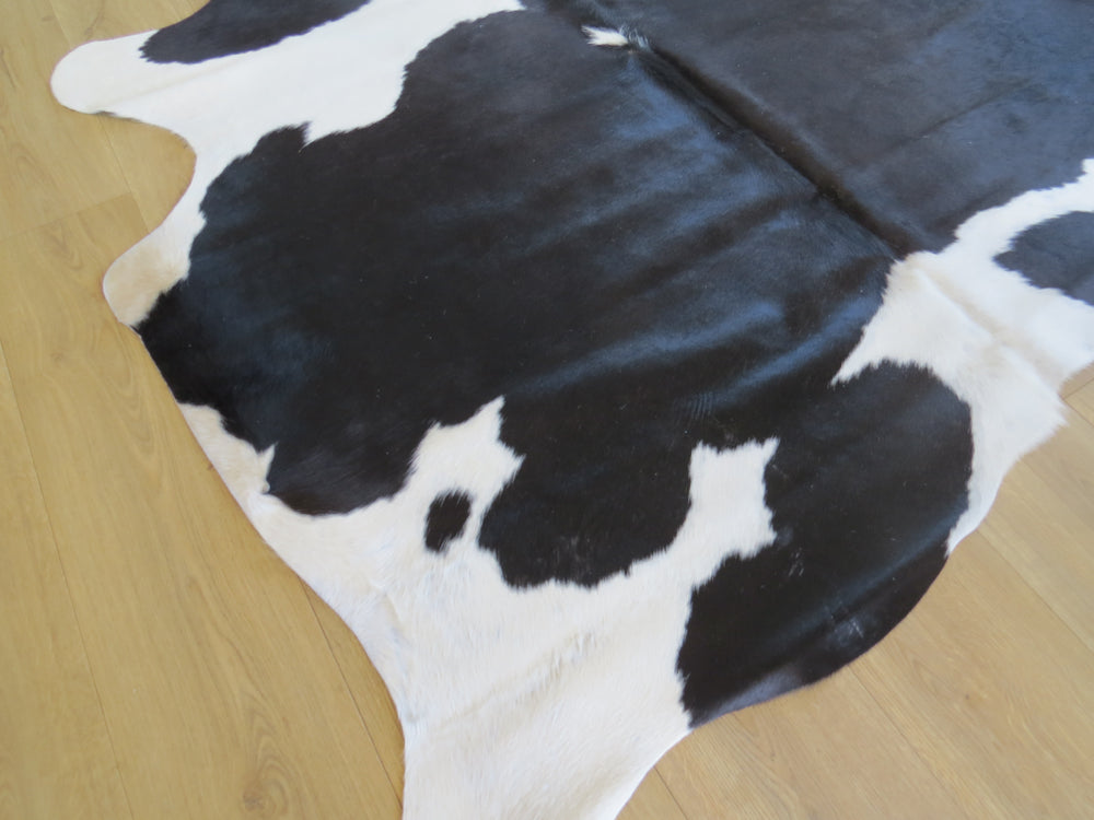 SALE Cowhide Medium - Black & White SKU 799