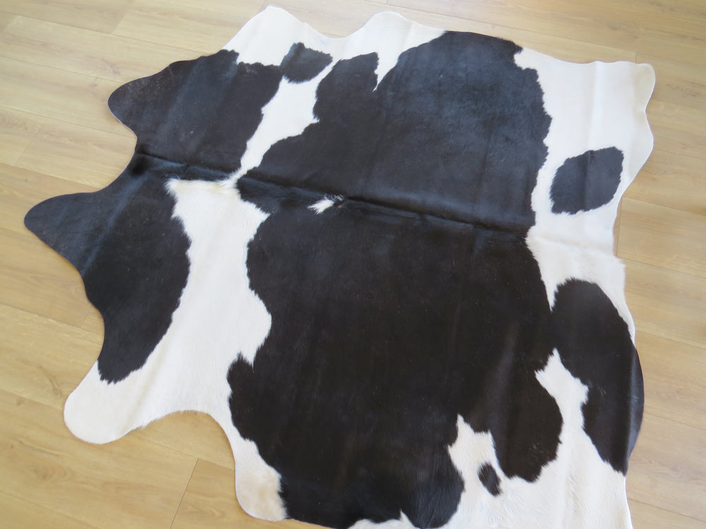 SALE Cowhide Medium - Black & White SKU 799