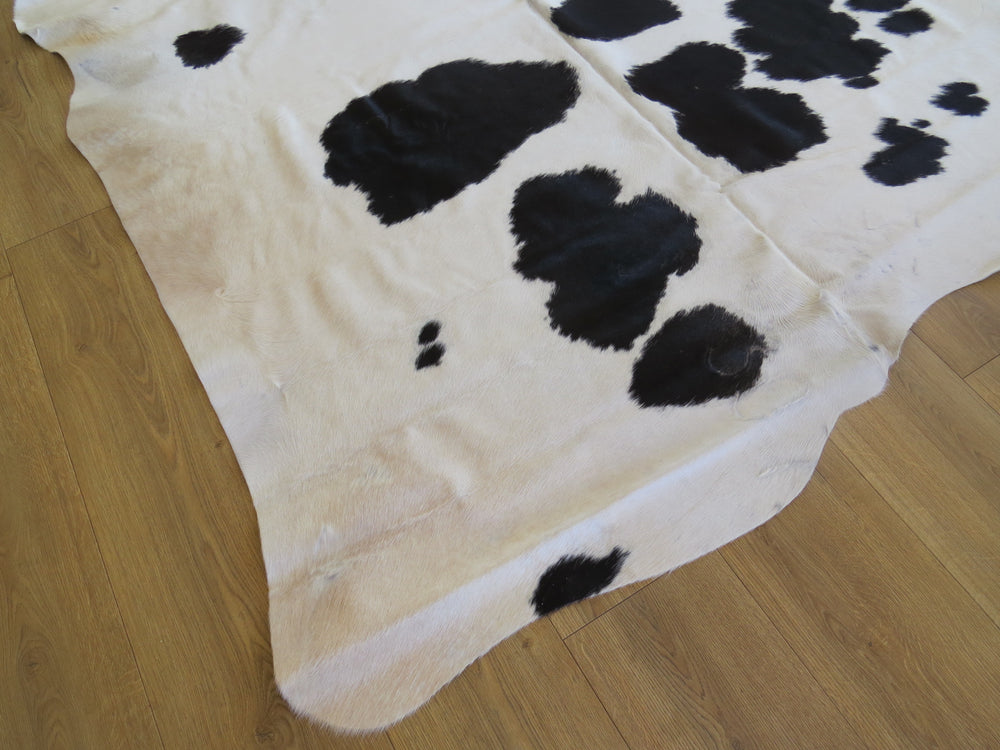 SALE Cowhide Medium - Black & White SKU 760