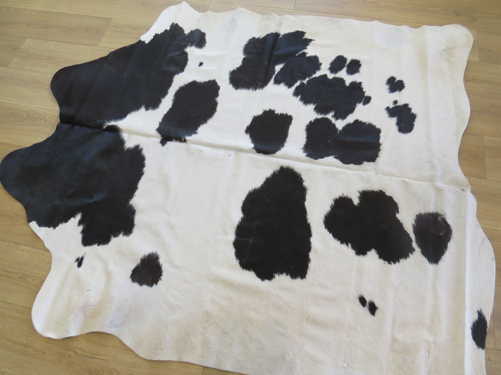SALE Cowhide Medium - Black & White SKU 760