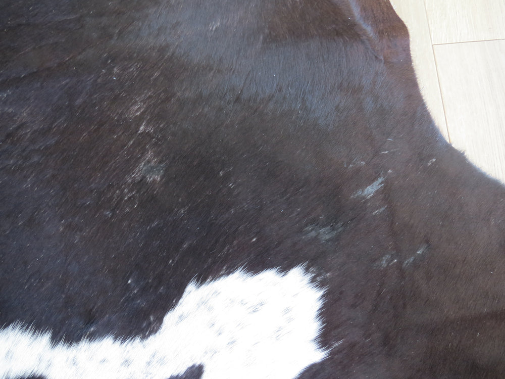 SALE Cowhide Medium - Black & White SKU 798