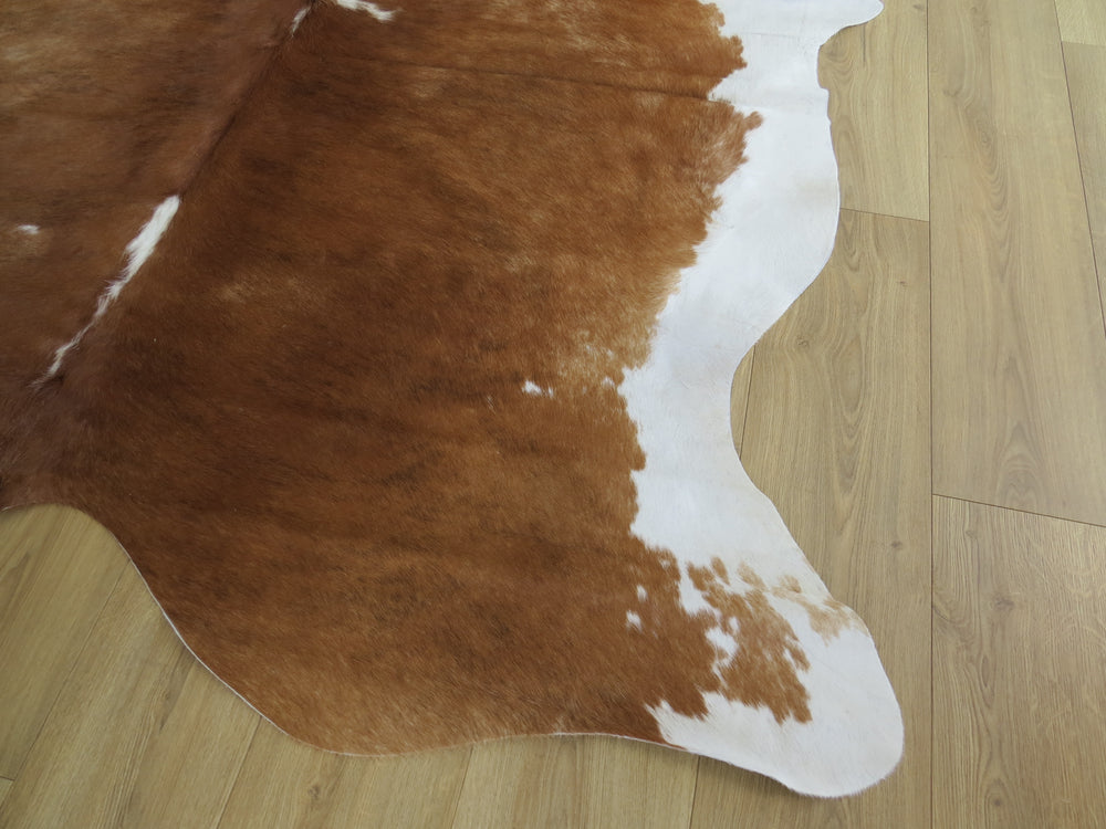 Large Cowhide - Soft Tan + White - SKU 9720