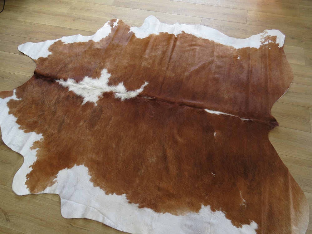 Large Cowhide - Soft Tan + White - SKU 9720