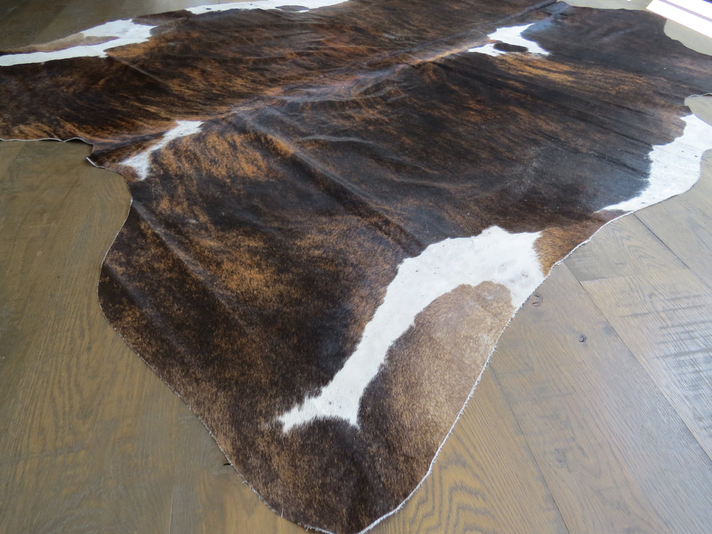 
            
                Load image into Gallery viewer, Large Cowhide - Red Black Tri Colour
            
        