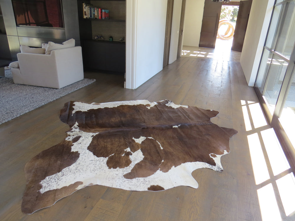 
            
                Load image into Gallery viewer, Large Cowhide - Brown &amp;amp; White
            
        