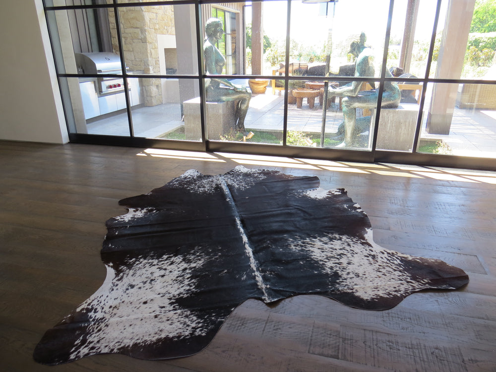 
            
                Load image into Gallery viewer, Large Cowhide - Black + White Chocolate salt + pepper
            
        