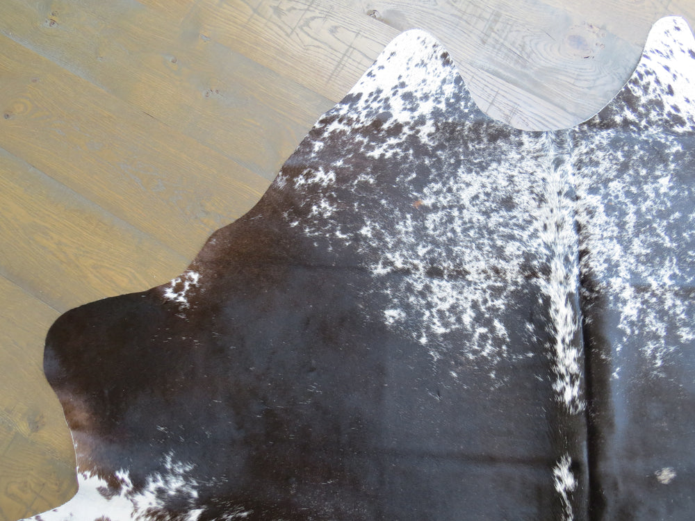 
            
                Load image into Gallery viewer, Large Cowhide - Black + White Chocolate salt + pepper
            
        