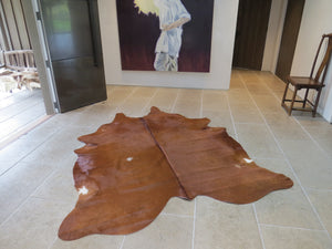 
            
                Load image into Gallery viewer, Large Cowhide - Toffee Brown
            
        